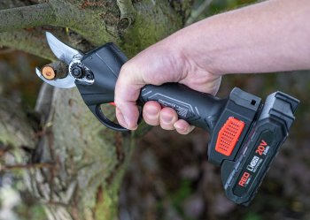 RED TECHNIC RTSA0063 AKU nůžky na větve 2x20V 2Ah