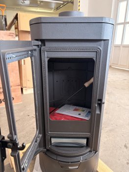 PLAMEN litinová krbová kamna TARA - černá (II. Jakost)