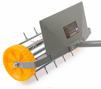 POWERMAT Ruční provzdušňovač trávníku s kolečky PM-AR-34T