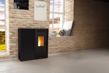 Peletová kamna Bronpi LUPE, 8 kW, černá