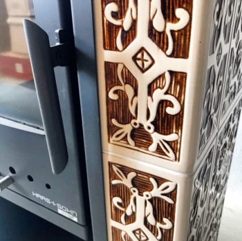 HAAS+SOHN Kachlová kamna ČIČMANY - slonová kost/hnědá